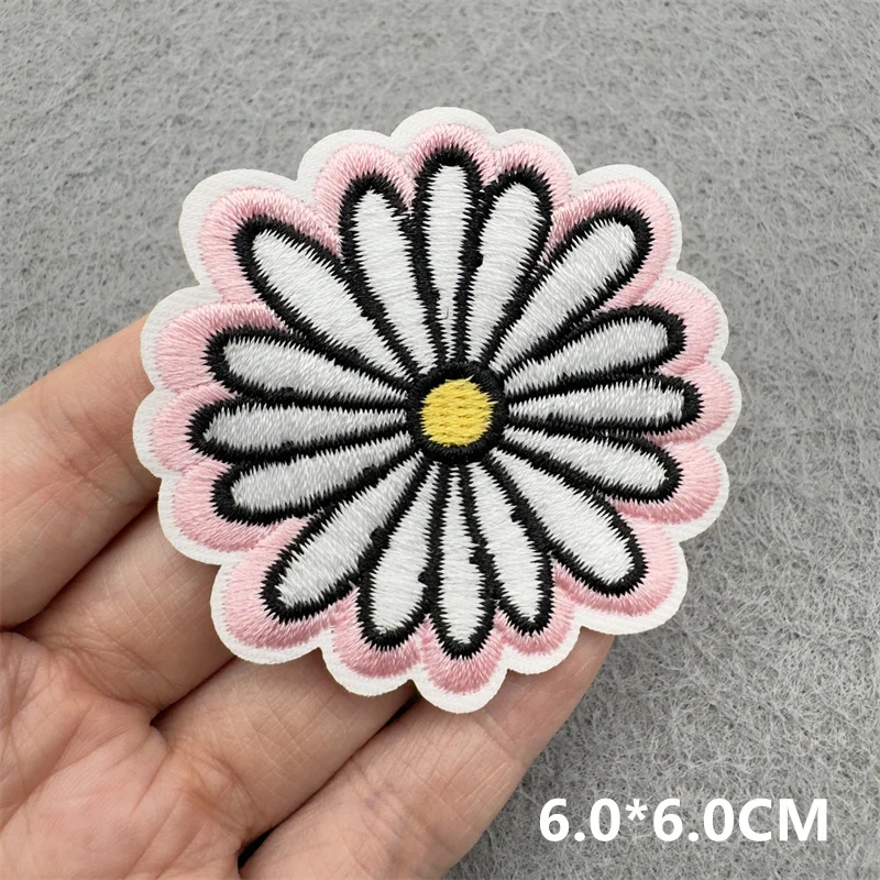 45 teile/los Zufällige Blume Stickerei Patches Abenteuer Eisen auf Patches Applique für Kleidung DIY Streifen Patches Aufkleber – Detail 15