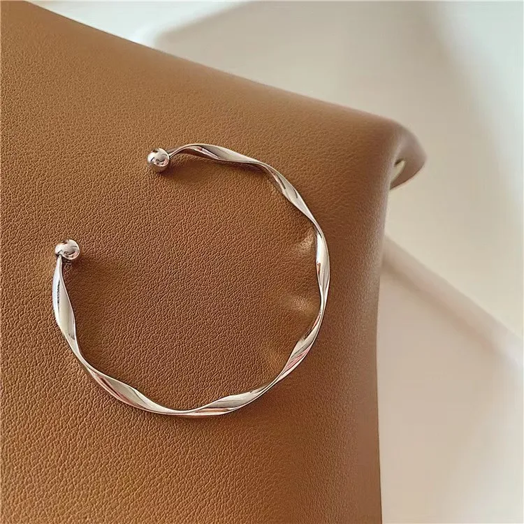 Retro Cuff Bracelet Blank Mobius Opening Bangles For Women Minimalism Twisted Wrist Jewelry Accessories Wife Mom Birthday Gifts_voghion.com