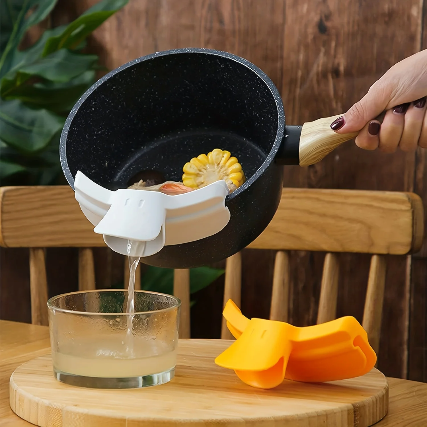 

Silicone Leak-proof Duckbill Drain Pan Leak-proof Pan with Curved Edge Liquid Deflector Funnel Soup Guide Kitchen Tool