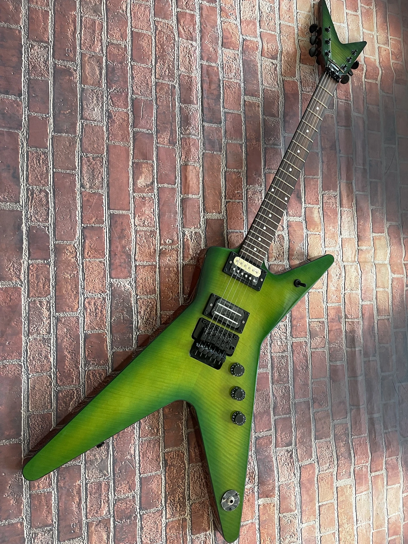 Greenforkshighendpickuptrucksinstockphysicalphotosquality