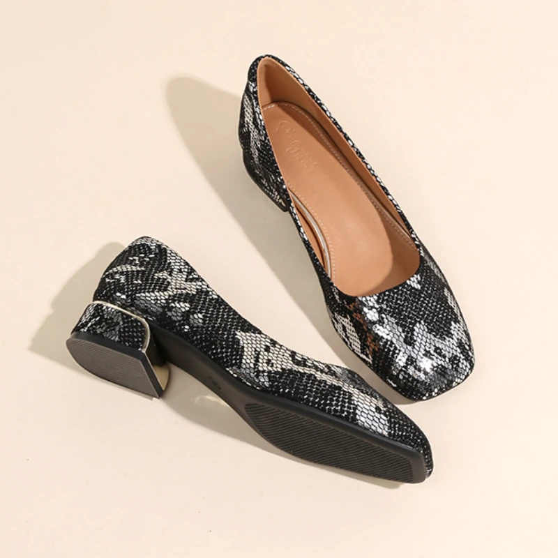 

Women Imitation Snake Skin Leather Pumps 3cm Med Heel Square Toe H Gold Metal Chain Soft Soles Slip on Office Lady Shoes 188