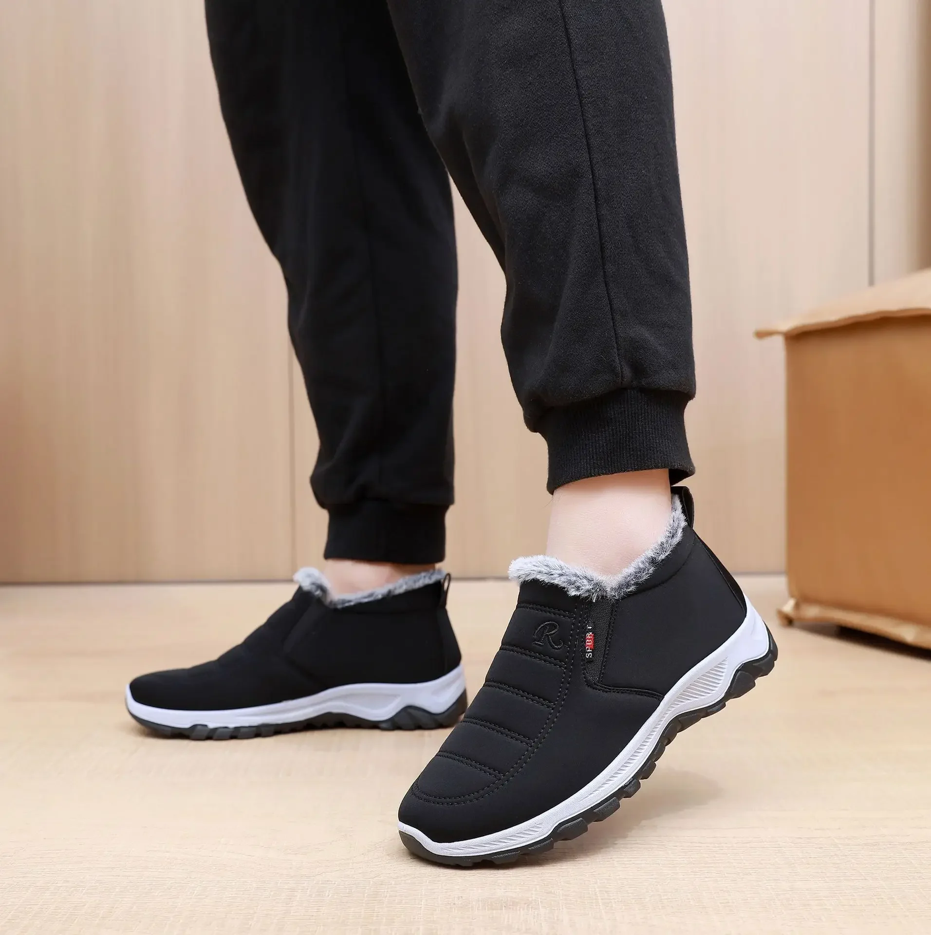 أحذية شتوية سميكة للنساء من القطن بكين سطح جلدي مقاوم للماء دافئ مبطن بالصوف ومضاد للانزلاق أحذية مريحة