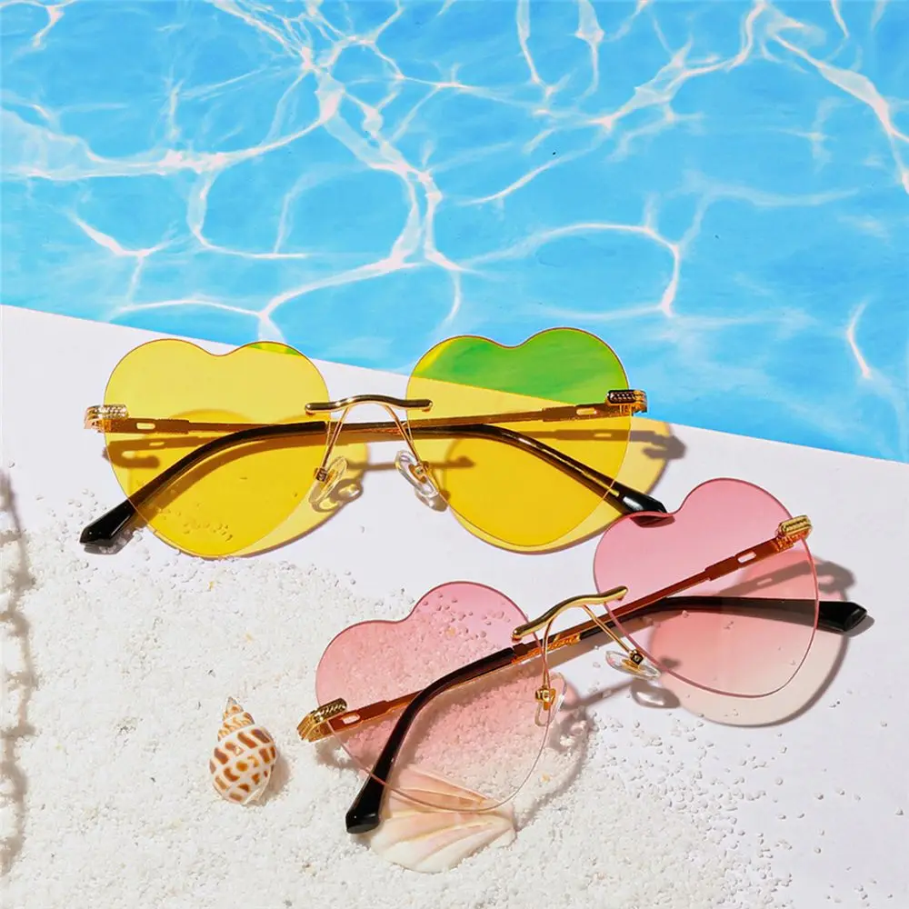 

Vintage Fashion Heart Sunglasses Women's Rimless Metal Frame Heart Shaped Sunglasses Hip Hop Cool Eyewear Party Favor