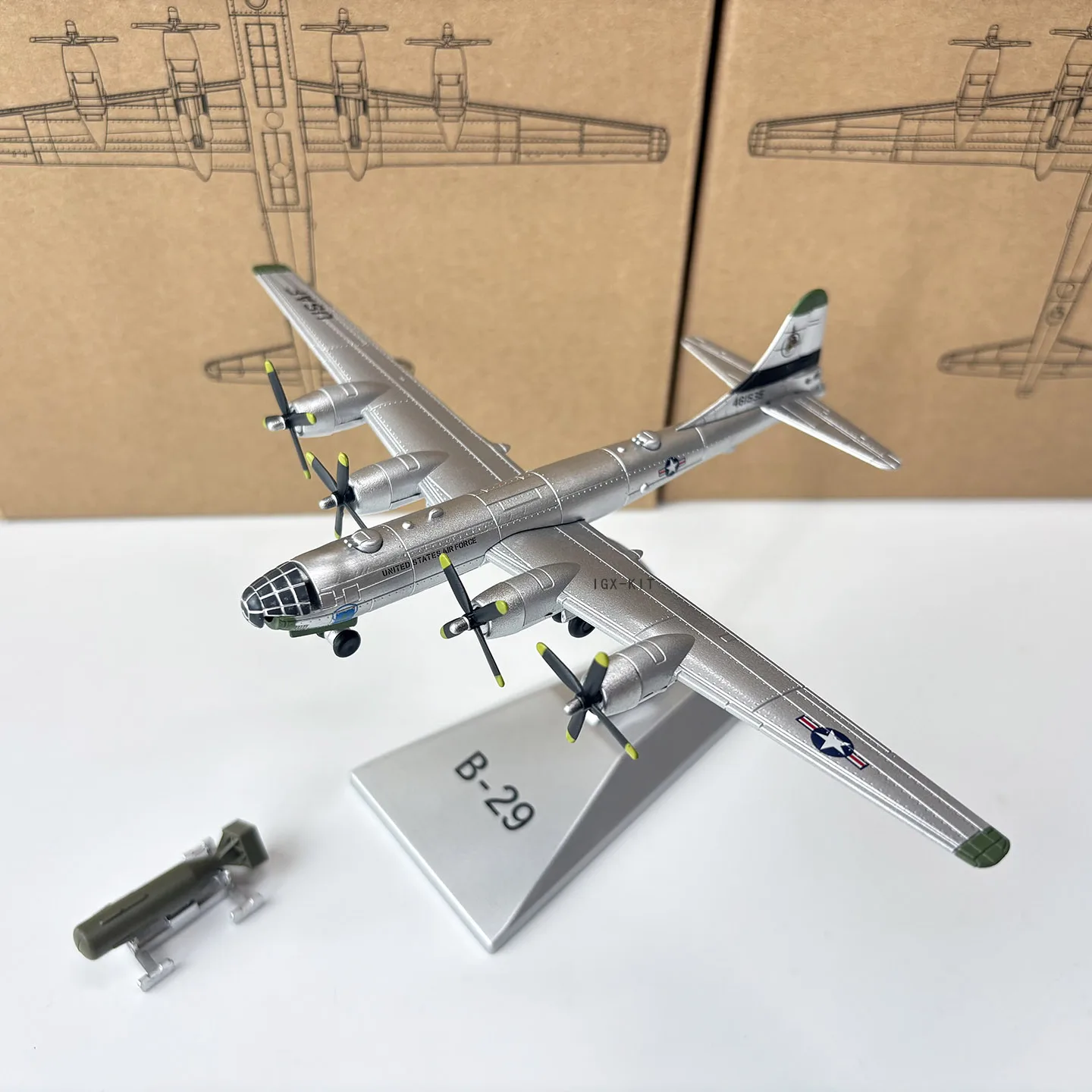 Diecast Scale 1:200  US B-29 Airborne Fortress B29 Heavy Bomber Alloy Finished Static Flight Model Decoration Display Ornament