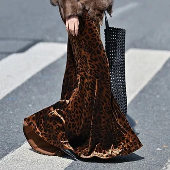 2025 autumn design sense leopard print golden velvet thin super pendulum skirt mopping floor lengthening fishtail skirt 1