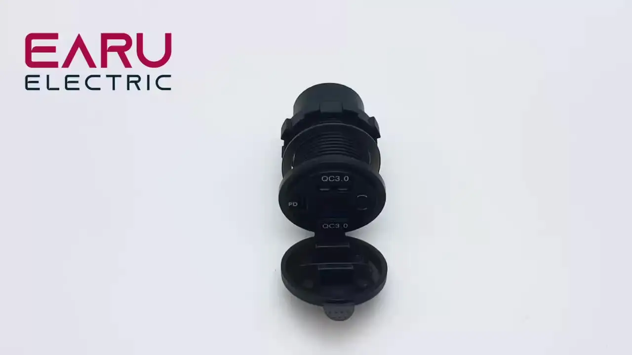 Cavo di uscita USB 12V Caricabatterie auto in alluminio multi-porta, doppia presa QC 3.0 U-S-B e PD USB-C con interruttore voltmetro per auto, barca, camion, ricarica rapida per iPhone, iPad, ecc