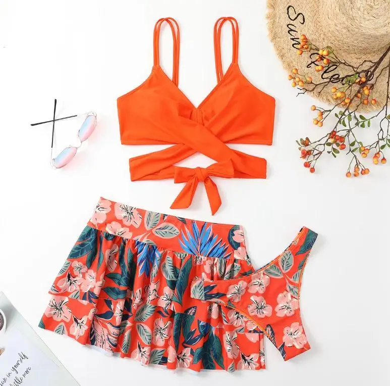 

New Swimsuit Women's Sexy Backless Halter Printed Sunscreen Split Three-Piece Swimsuit
