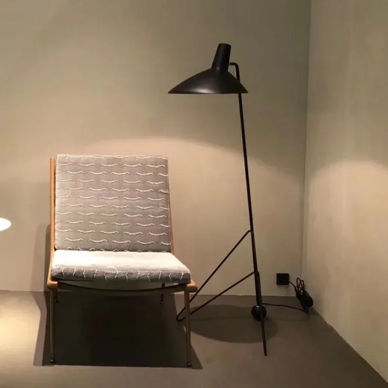 

American Vintage Dimmable Floor Lamp Minimalist Style Parlor Sofa Side Bedroom Reading Lighting Black Metal