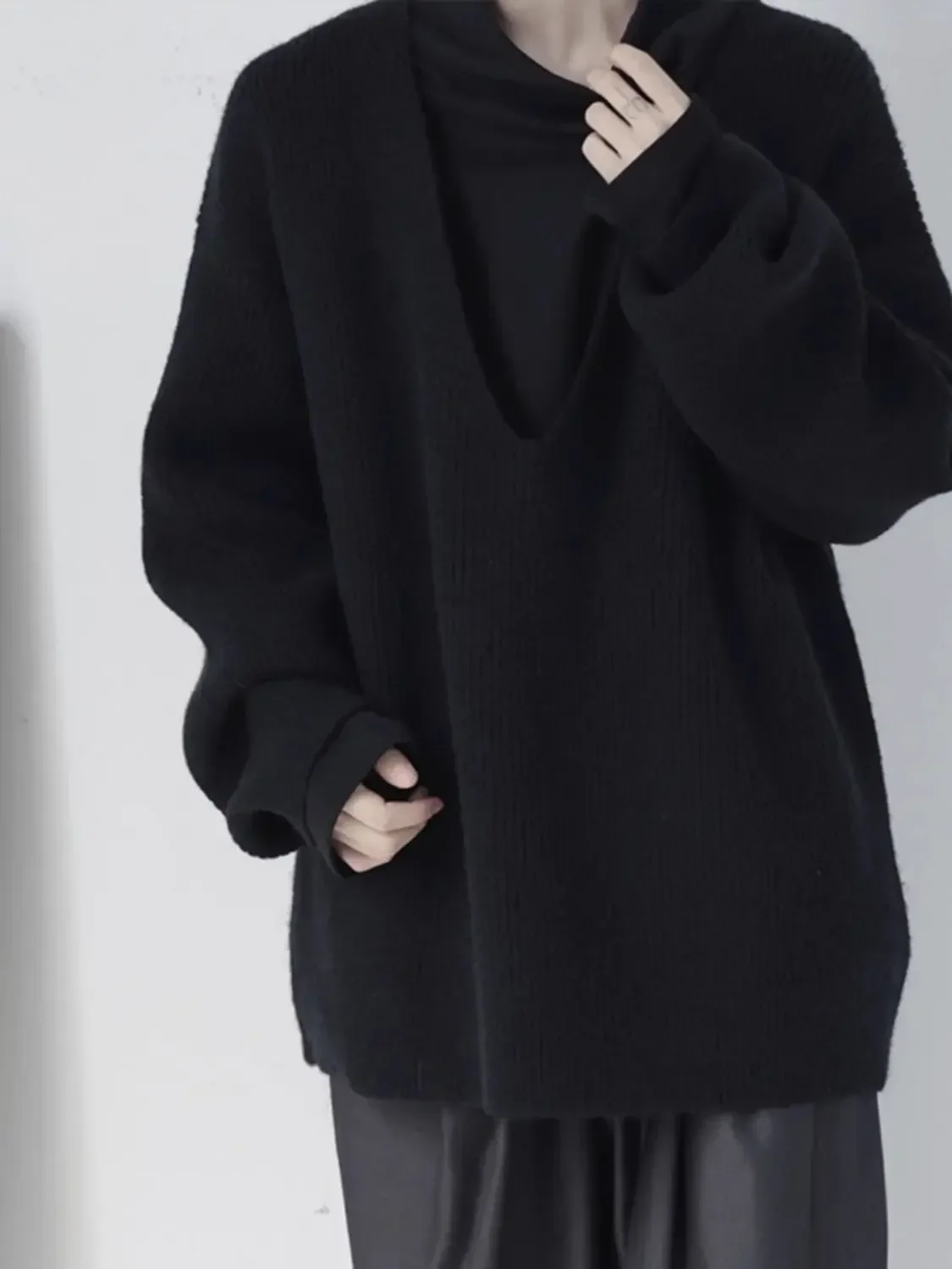 ZZ139 2024 Solid Color Simple Retro Lazy Wind Sweater Autumn and Winter Loose V-neck Versatile Trend Knitted Sweater Top 2