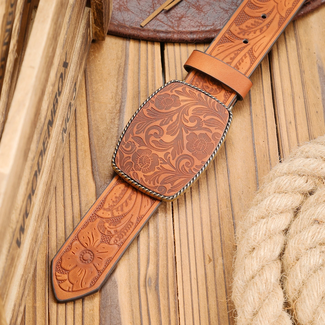 Ein Western-Schnallengürtel aus PU-Leder, geeignet für Männer und Frauen, ein einzigartiger und retro-brauner Gürtel (mit perforierten Nieten) – Detail 8