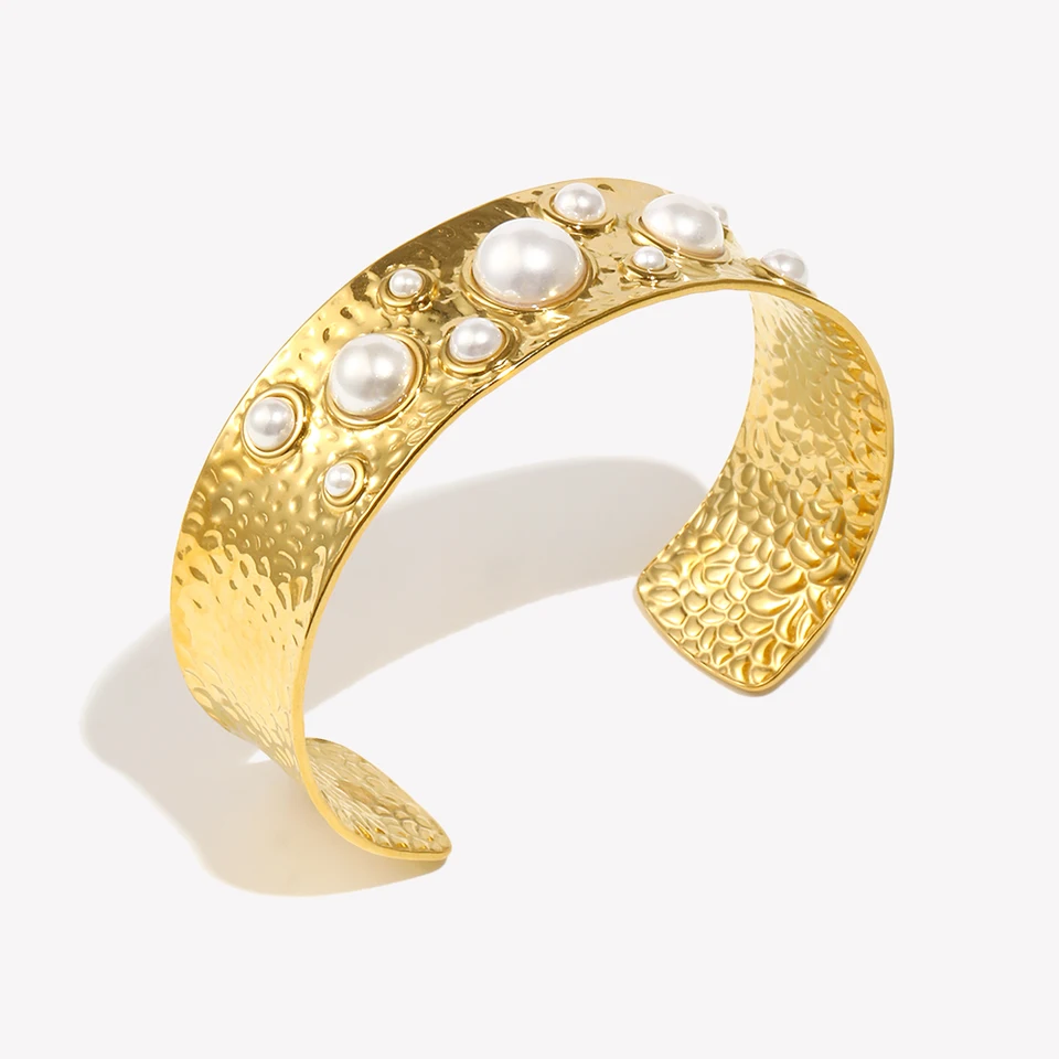 E.B.belle ワイドファクテッドハンマーパターンマルチサイズパールカフ