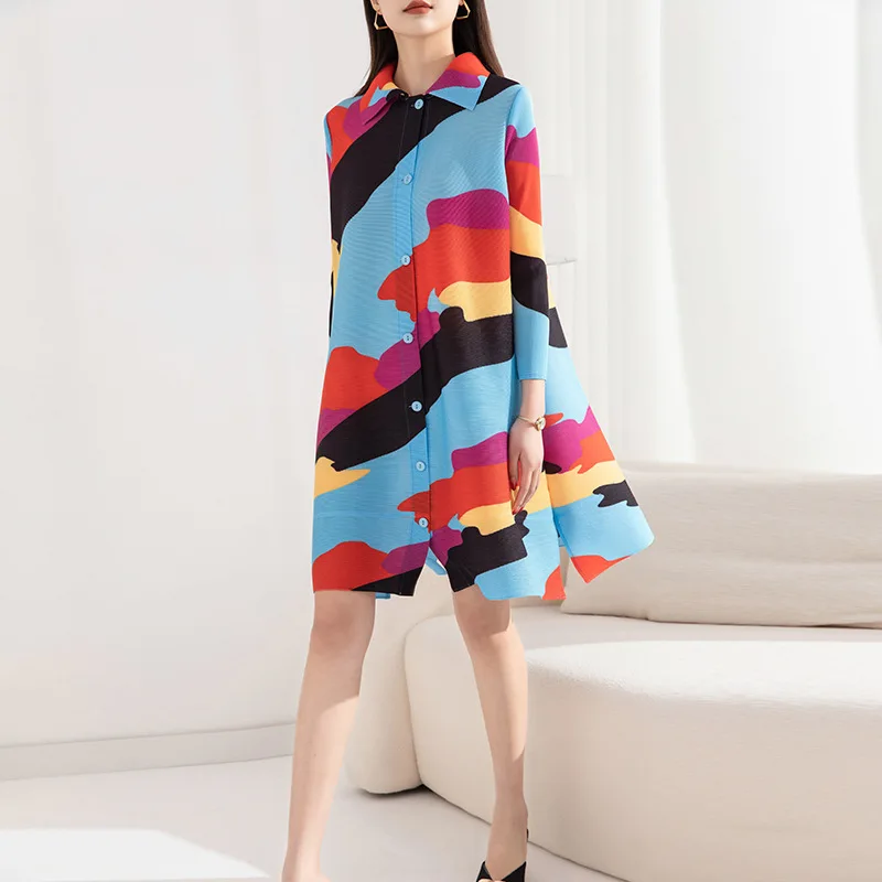 

GGHK Pleated Color Matching Dress with Single Breasted Lapel, Fashionable Mid Length Women's Autumn New Plus Size Dresses