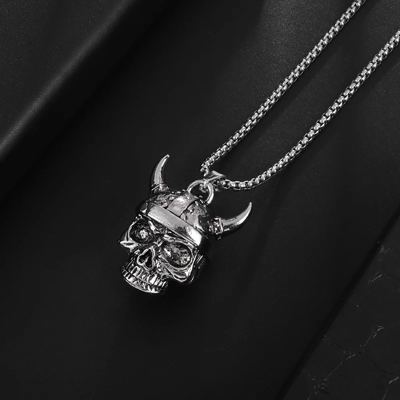 

Retro Motorcycle Style Domineering Warrior Skull Helmet Bell Pendant Necklace Cyclist Knight Birthday Gift Lucky Jewelry