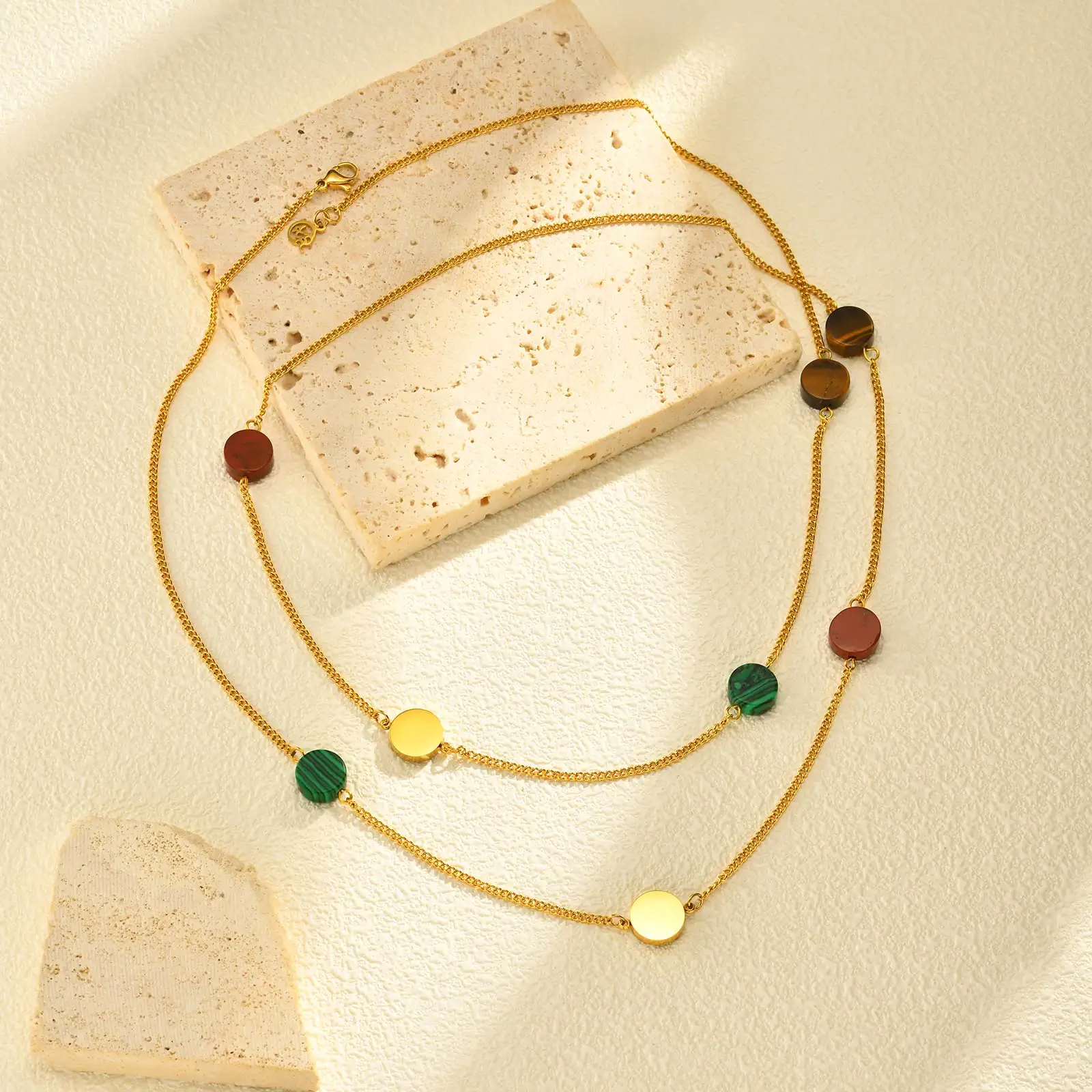 Schicke lange Halskette mit geometrischen farbigen Perlen, mehrlagige Pullover-Kettenhalskette aus Edelstahl, stapelbarer Modeschmuck für Frauen – Detail 11