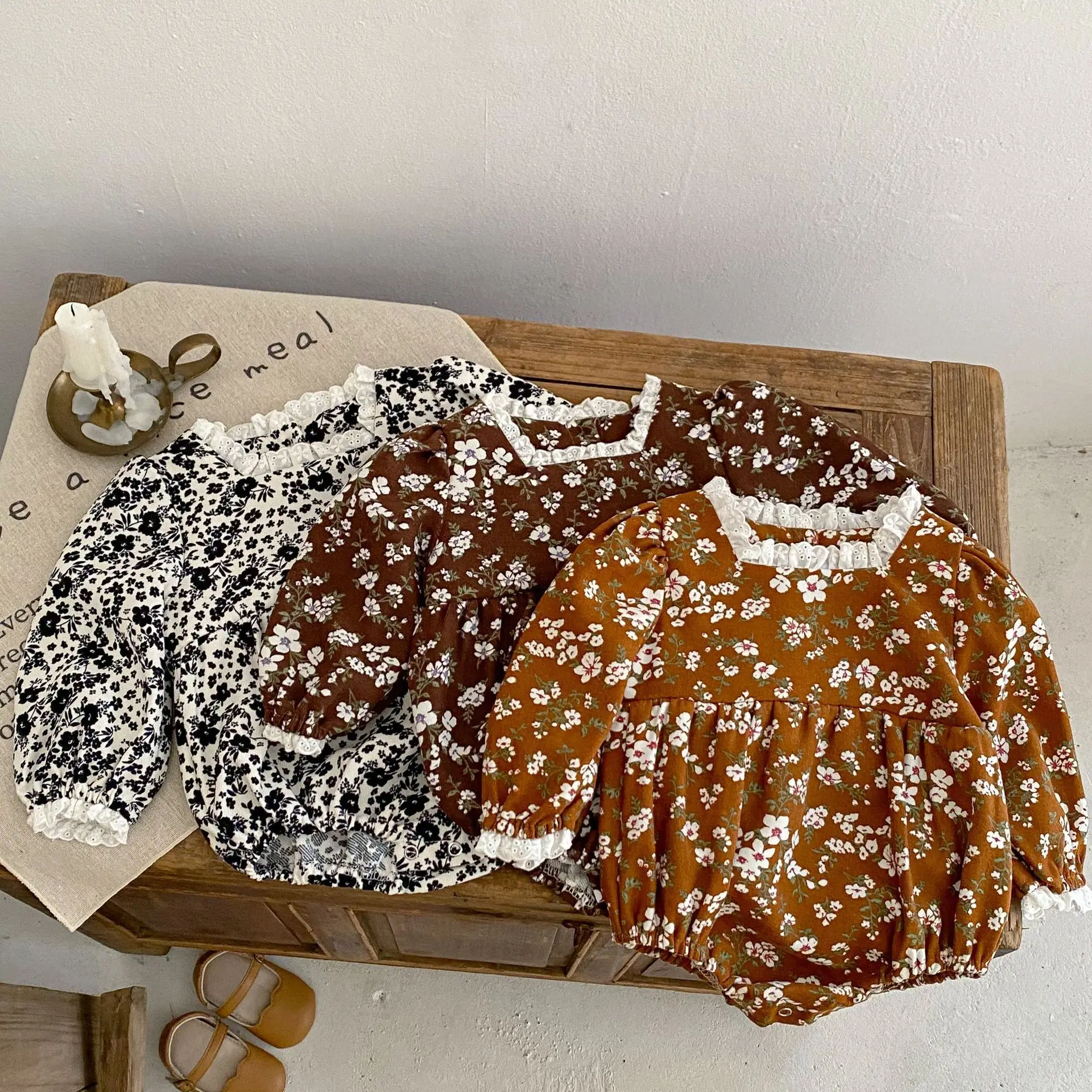 

2023 New Autumn Kids Boutique Clothing Romper Solid Color Long Sleeve Retro Style Floral Printed Lace Pure Cotton Baby Girls