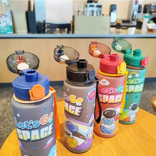 High Quality 700ML Astronaut Space Cup Plastic Seal Sippy Cup Cartoon With Latch Water Bottle Outdoor Sports 3