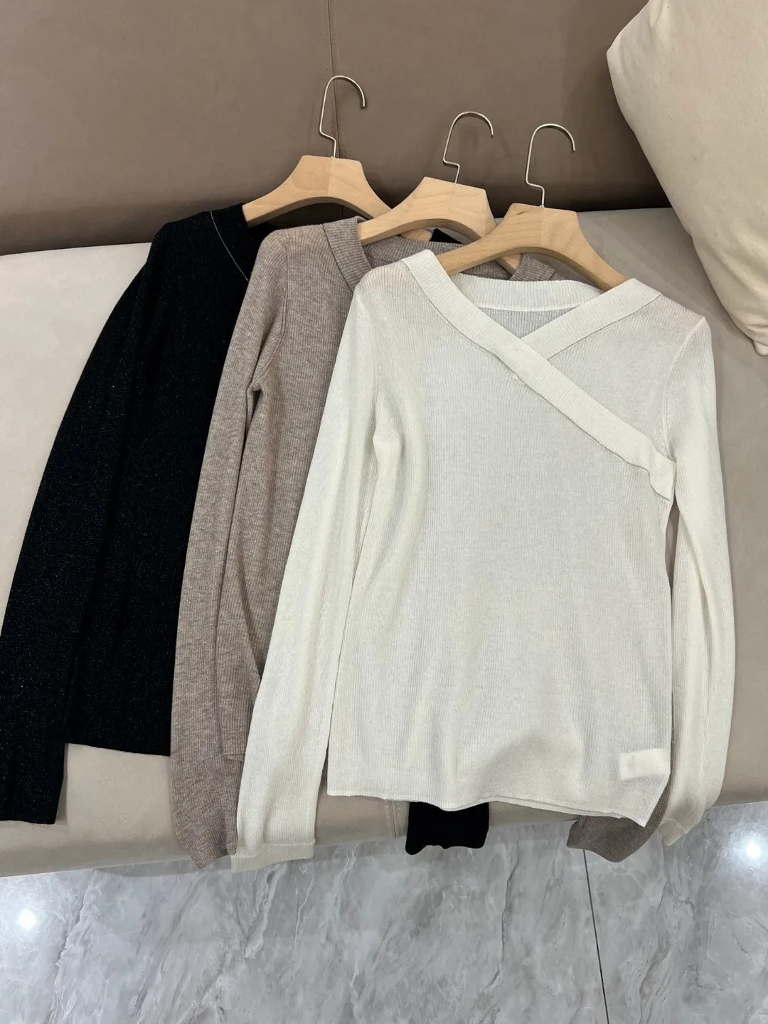 

Women's Pullove Knitted Tees Bead Chain V-Neck Wool Casual Long Sleeve Knit Sweater Female Autumn Winter Bottoming Shirt Top's