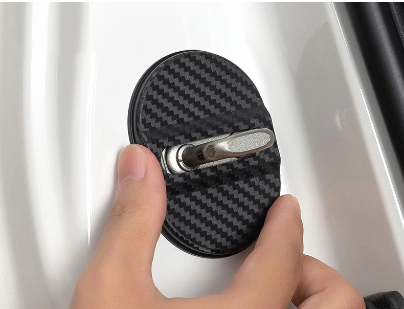 Aston Martin Deurslot Cover - Close-up van de pasvorm op de grendel