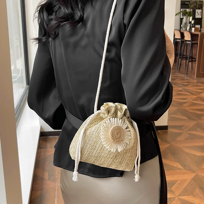 Cute Rattan Woven Women Straw Bag Handbag Knit Flower Beach Shoulder Messenger Bags Creative Girls Bucket Purse