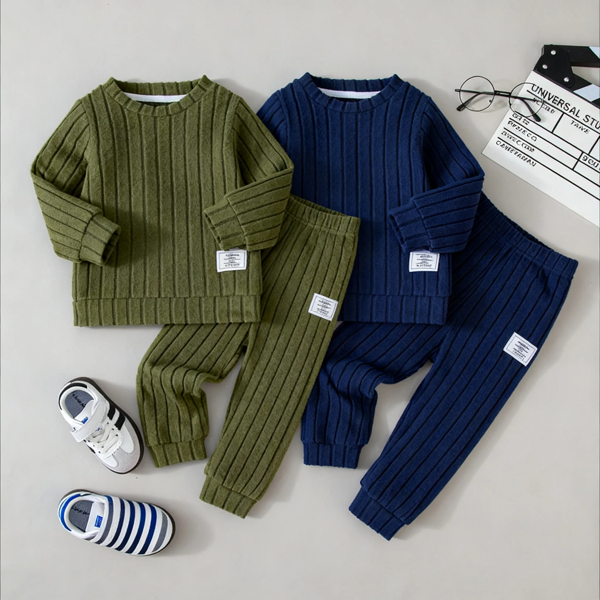 طقم سويت شيرت وبنطلون ولادي