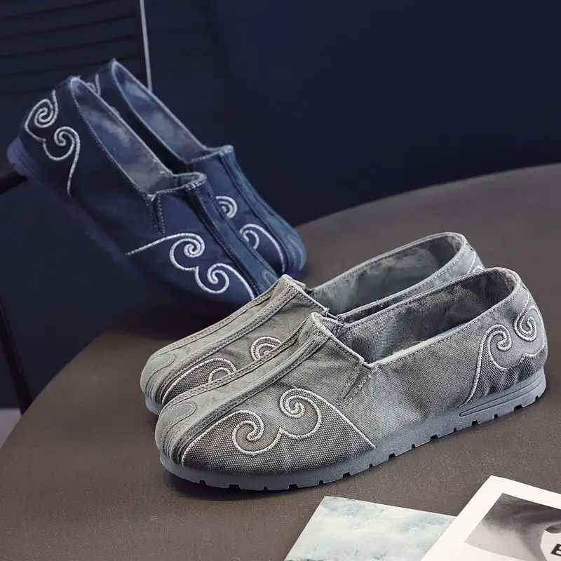 Chinese style men embroidery old peking shoes new summer breathable causal flat canvas shoes team performance match kungfu