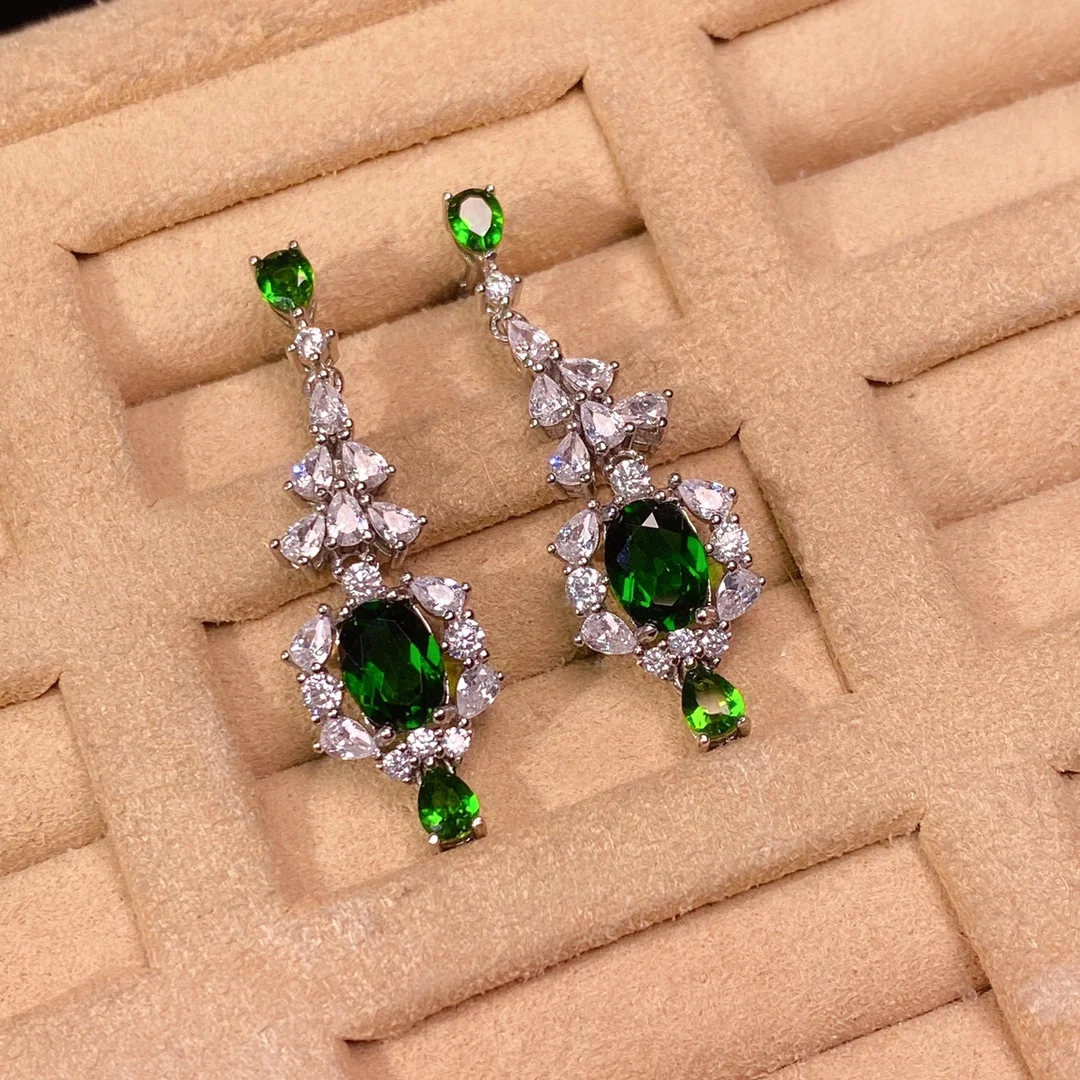 

Женские серьги-гвоздики из серебра 925 пробы