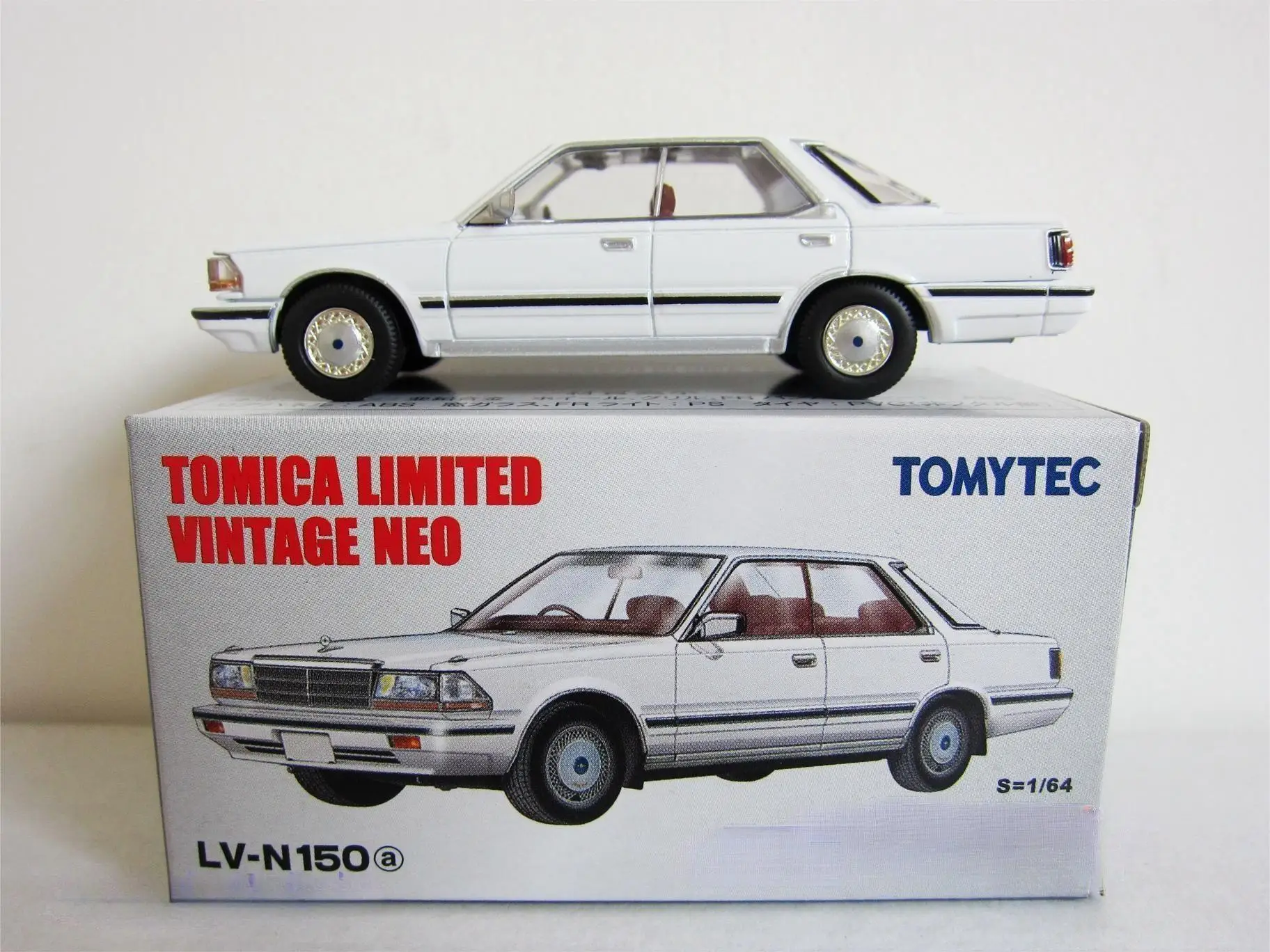 

Коллекционная модель автомобиля Tomytec Tomica TLV 1/64, модель модели NISSAN Глория V30 бругем из литого сплава, подарок