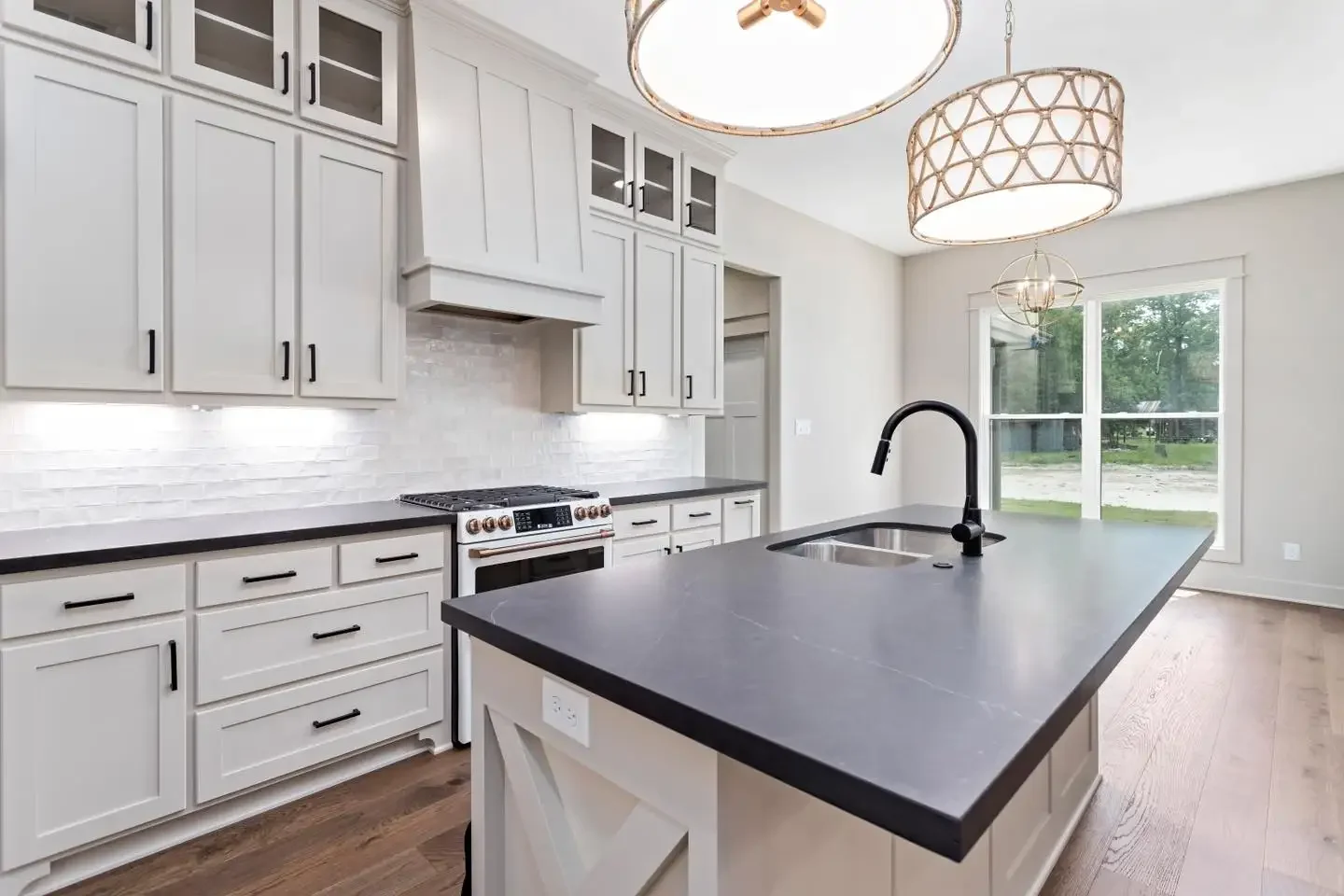Canada Style Hot Sale Solid Wood Kitchen Furniture Shaker Kitchen Cabinets With Island