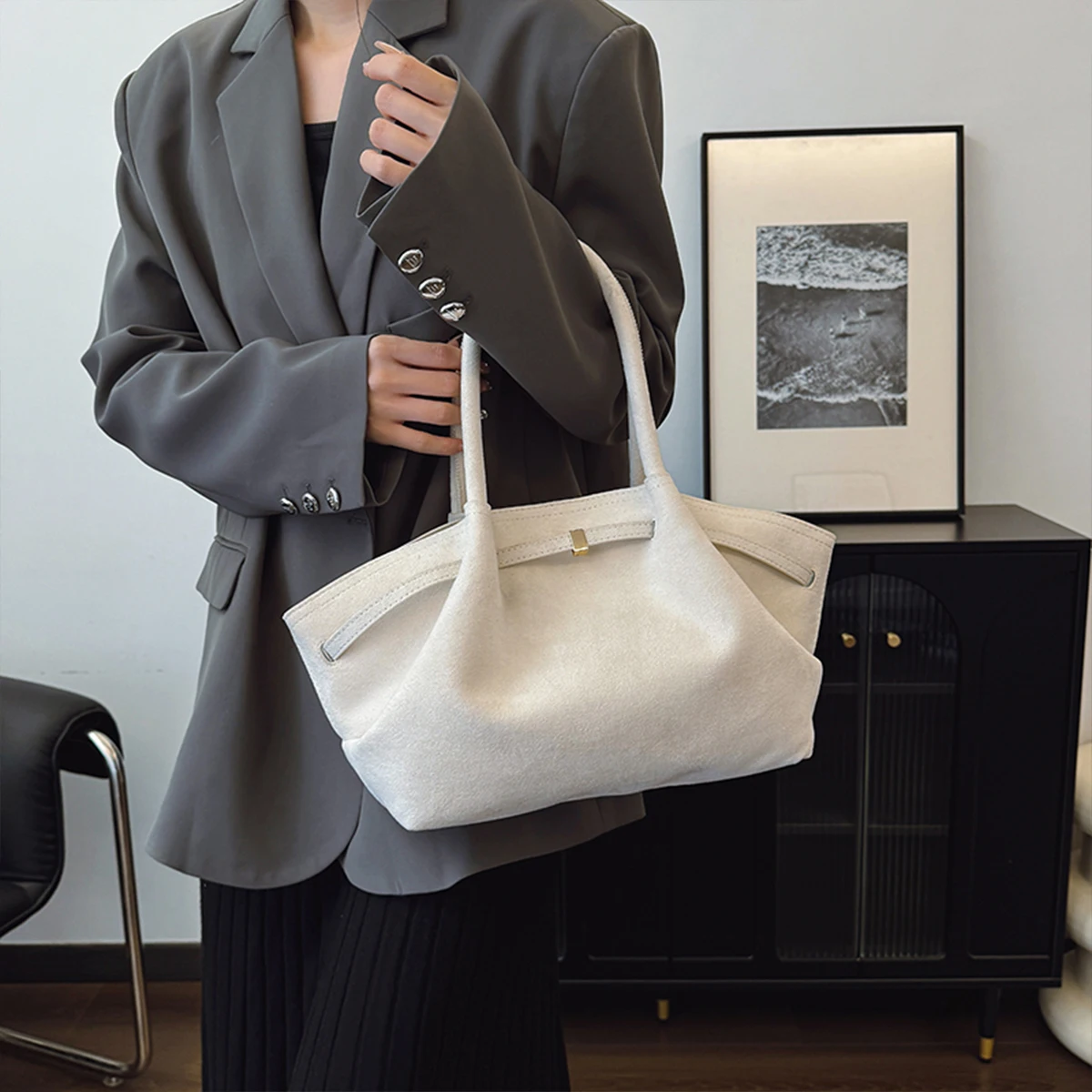 حقيبة كتف كلاسيكية بتصميم غير لامع من البولي يوريث...