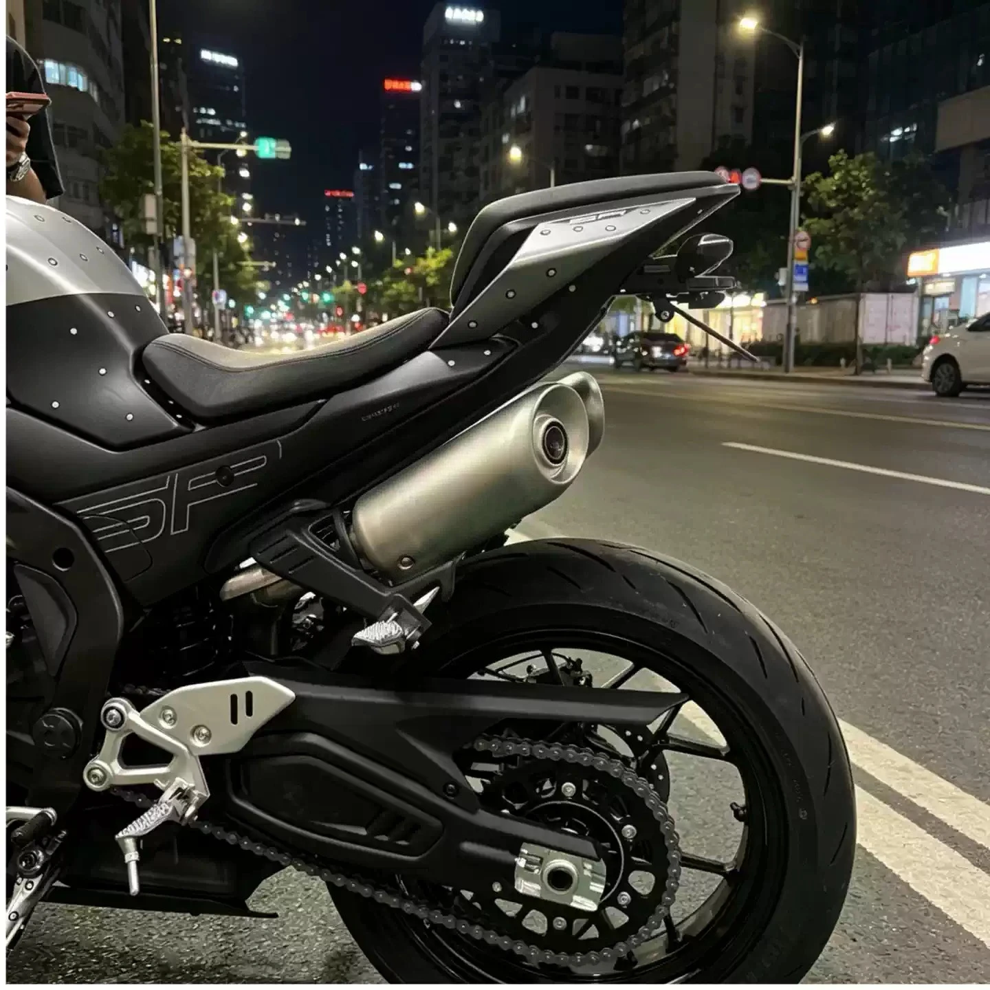 Cfmoto500sr 675Ss 675Sr-R 675Nk 수정형 숏테일 번호판 홀더는 전체 중 가장 짧은 번호판 홀더입니다.