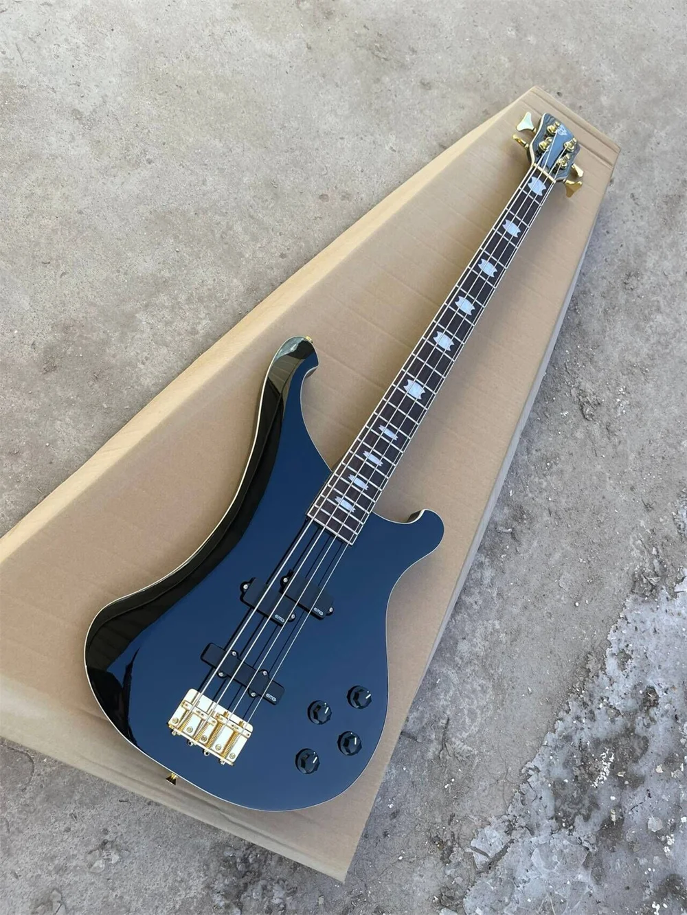 Electric Bass Guitar 4 Strings Electric Bass Guitar with Rosewood Fingerboard Black Hardware Active Pickups