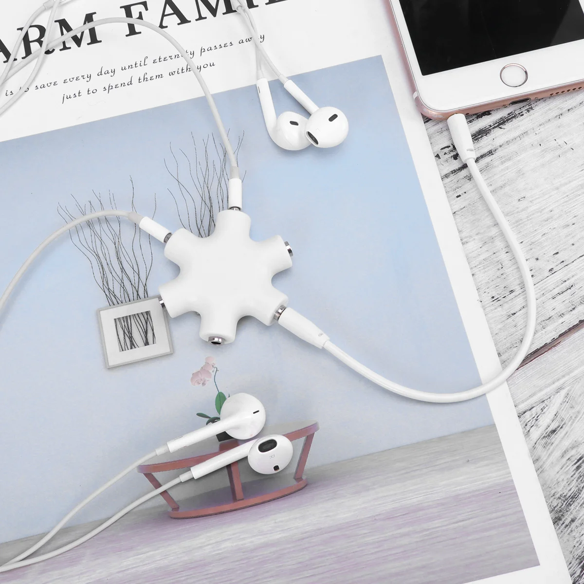 

Hexangular Headphone Jack Splitter 5 Way 6 Port Female Audio Connector Adapter for Phone Music Player PC (White)