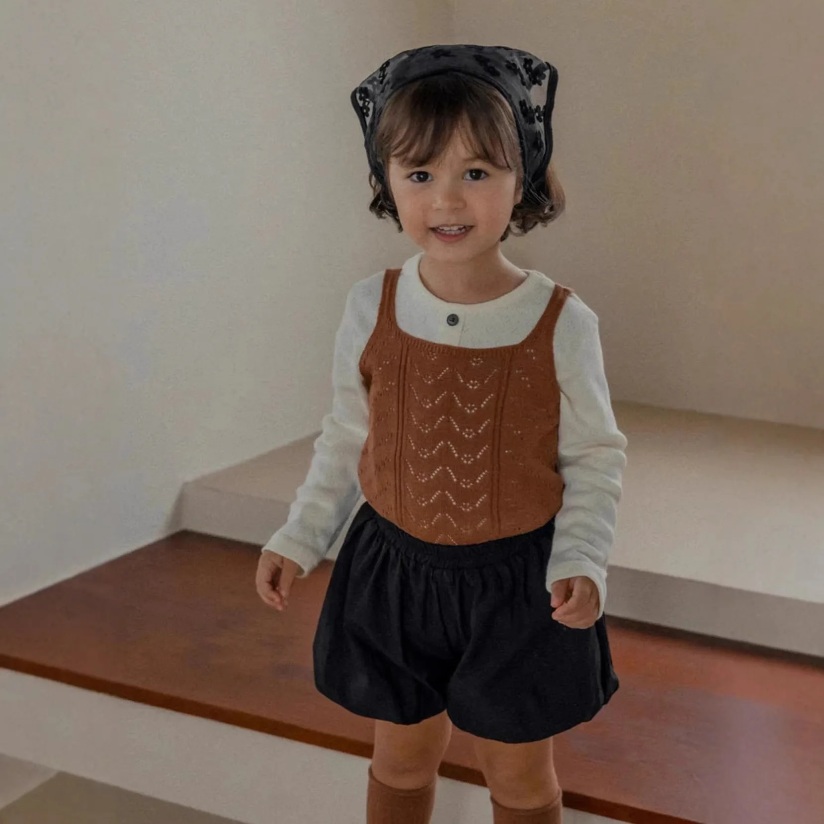 2026년 봄 신상  민소매 니트 조끼 코튼 용 솔리드 속이 비치는 조끼 여자아이 빈티지 스웨터 조끼 복