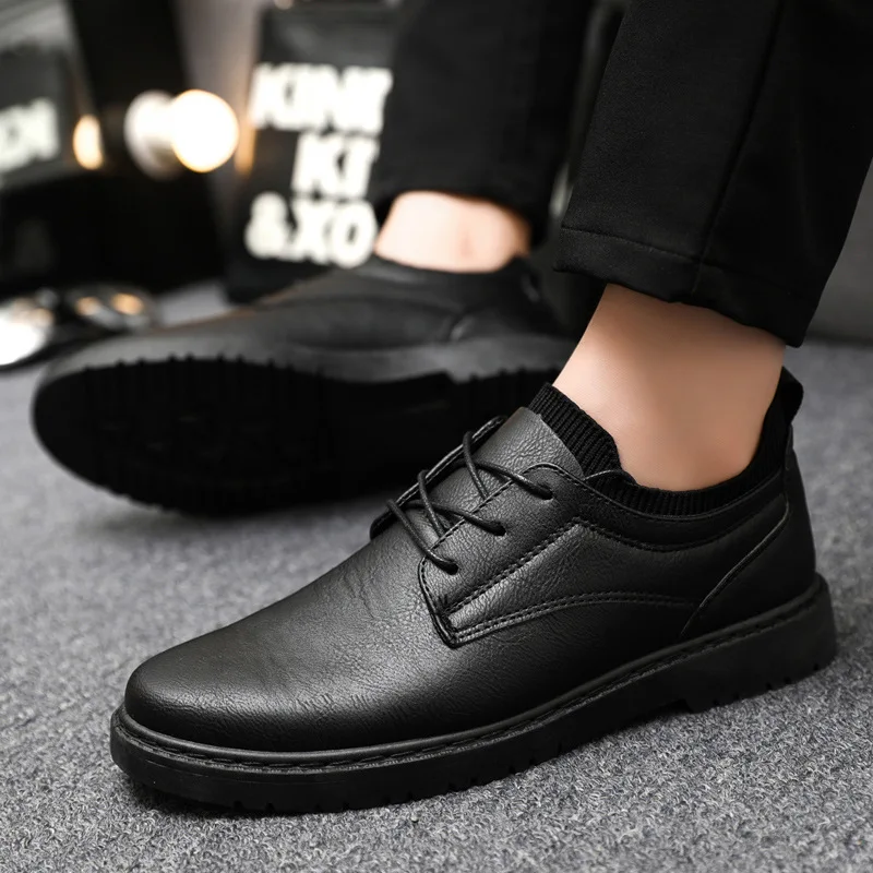New Leather Casual Shoes For Men Leather Loafers Shoes Comfortable Anti-Slip Outdoor Slip On Sneakers Fashion Retro Leisure