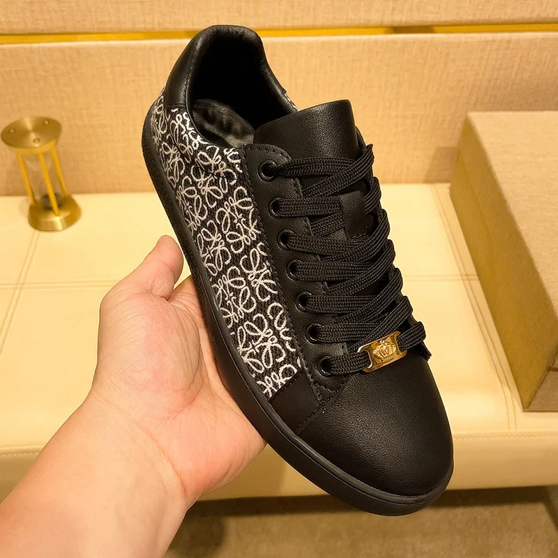 أحذية رياضية رجالية سوداء مطرزة عالية الجودة، أحذي...