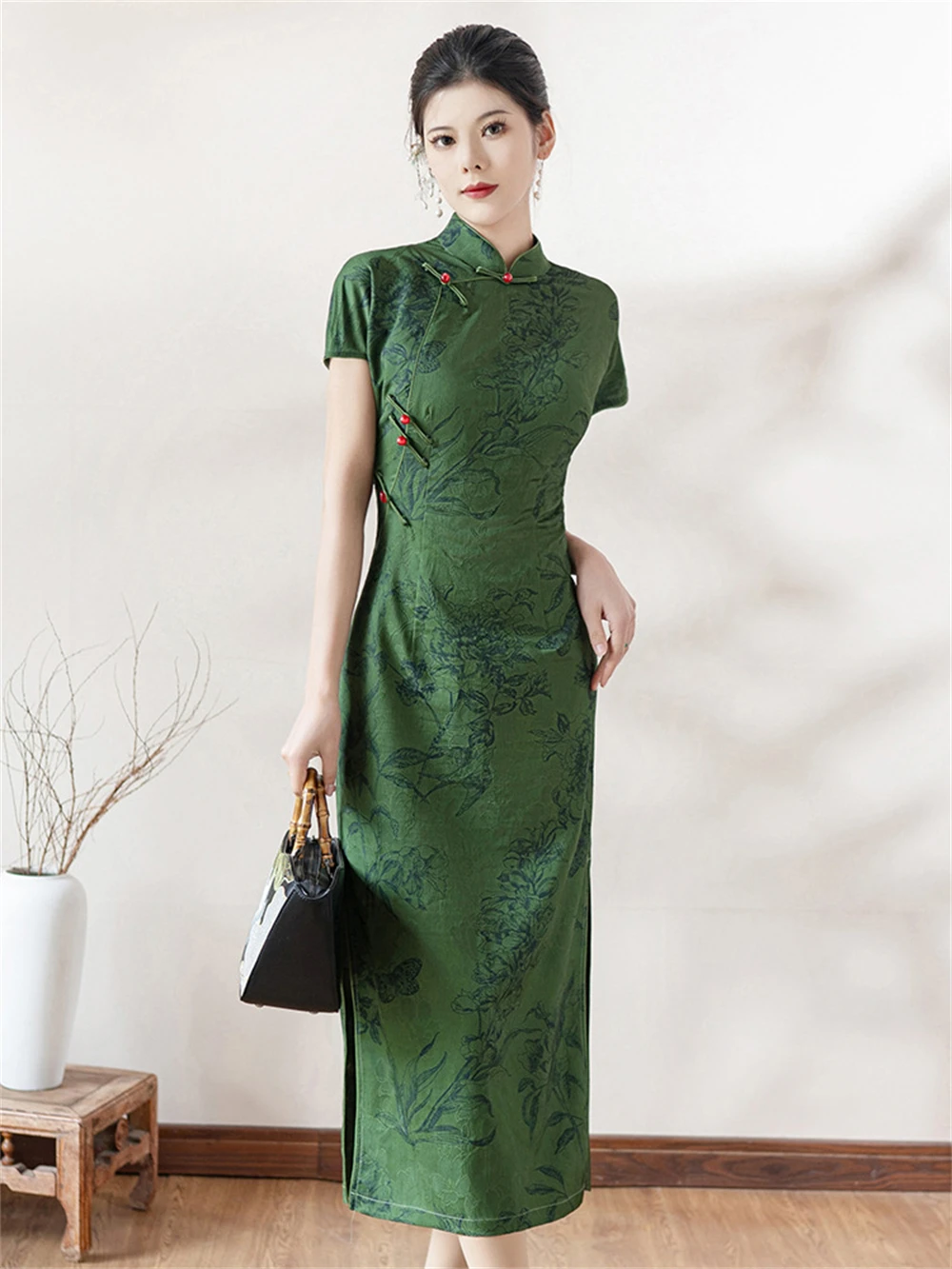

New Women' s Chinese Traditional Qipao Summer Youth Style Elegant Green Jacquard Improved Short-sleeved Slim Fit Cheongsam Dress