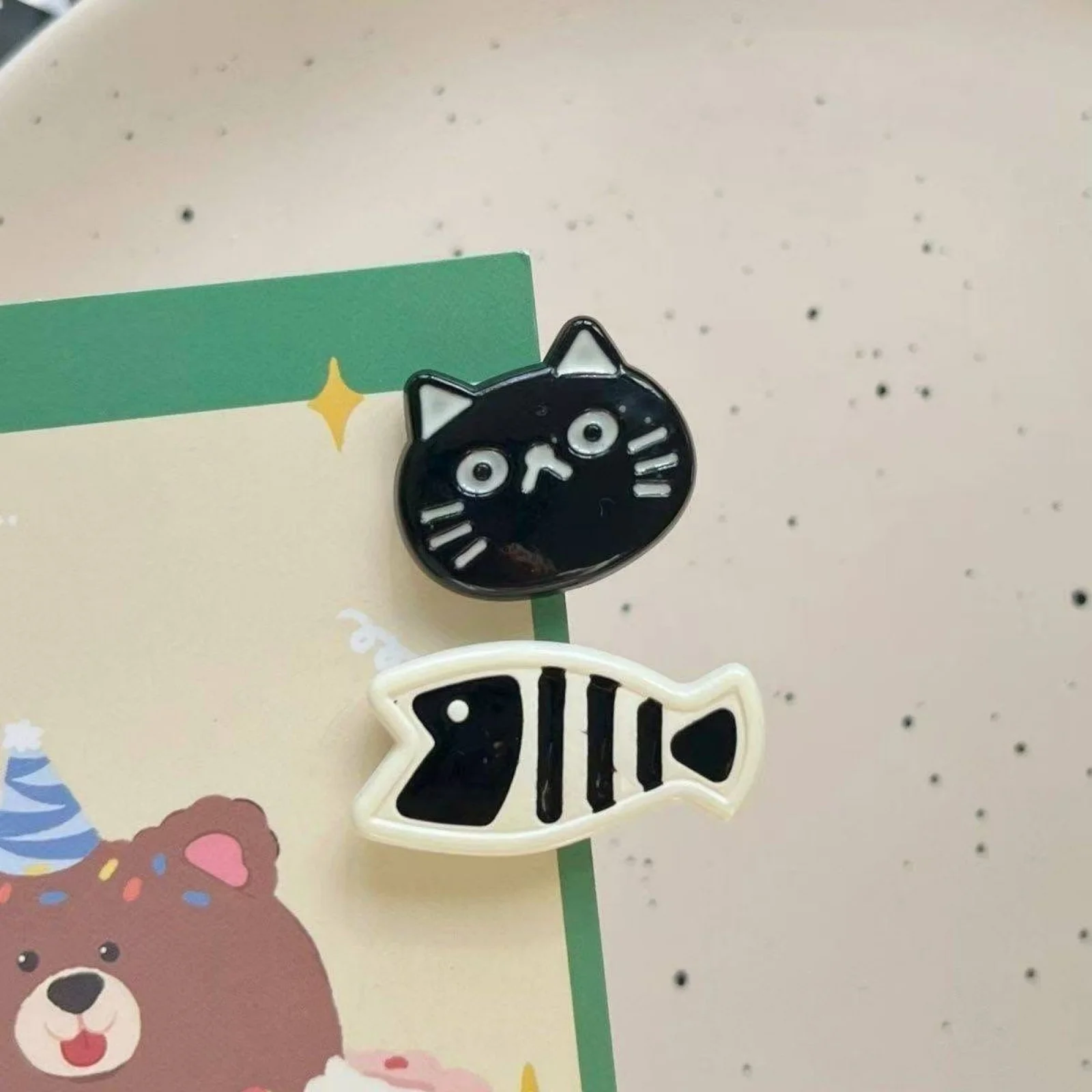 2PCS Cute Black Cat & Fish Hair Clips, Cartoon-Style Duckbill Clamps, Sweet Hair Accessories for Girls, Perfect for Bangs&Daily