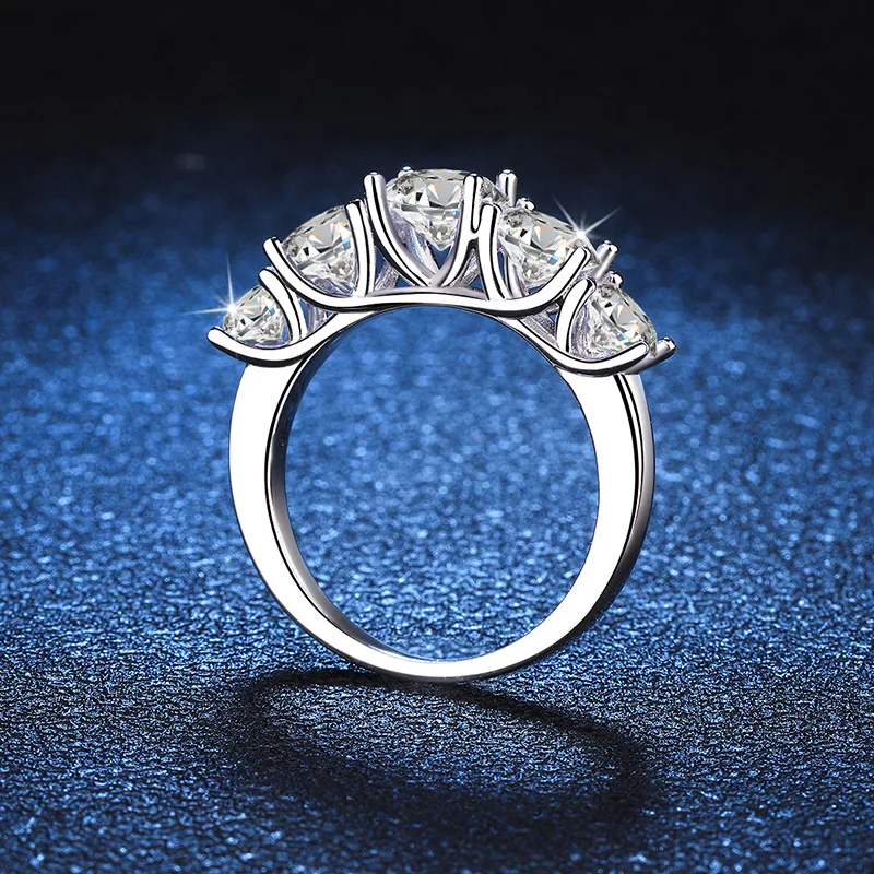 Sparkling Moissanite Diamond Ring