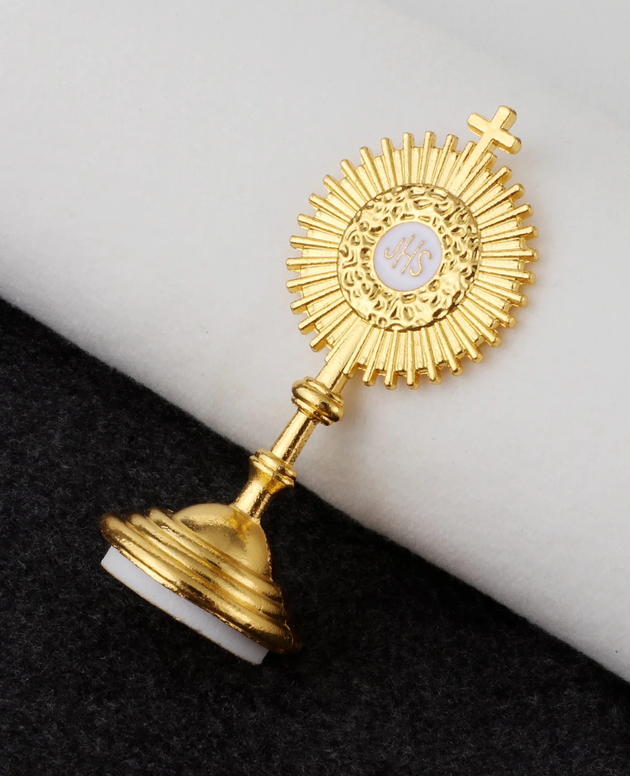Enamel Cross Medal Crafts Stand Decoration First Communion Chalice Jesus Grail Christian Church Ornament Desk Display