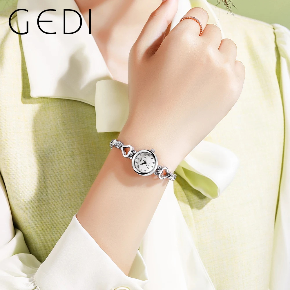 Luxury White Ultra-thin Women Jewelry Watches Alloy Heart Shaped Band 30m Water Resistance Ladies Quartz Bracelet Watch Clock