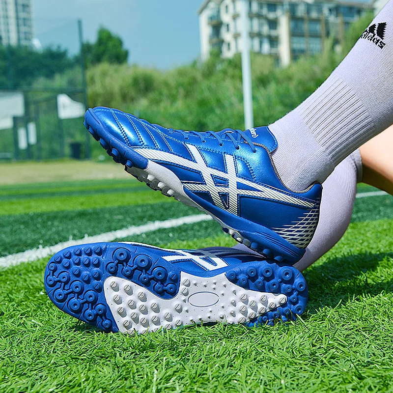 New Fashion Low Football Shoes Men Women Grass Long Spike Soccer Sneakers Outdoor Light Futsal Cleats football shoes