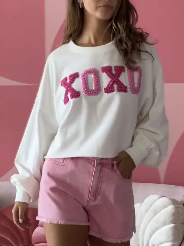 

XOXO Sequin Edge Heart Patched Sweatshirt