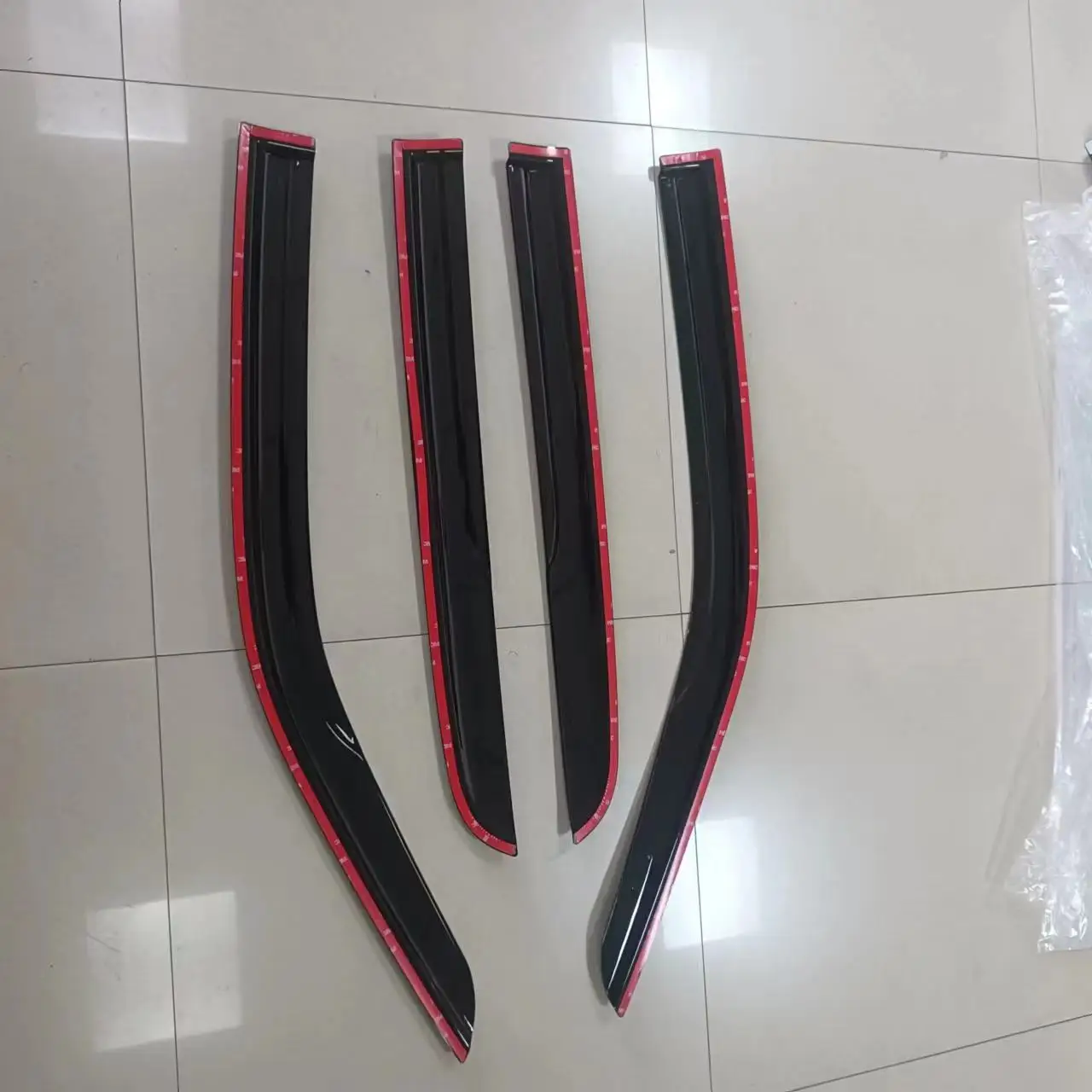 Isuzu D-MAX four-door rain shield Open window rain ventilation does not affect the sight of the special car