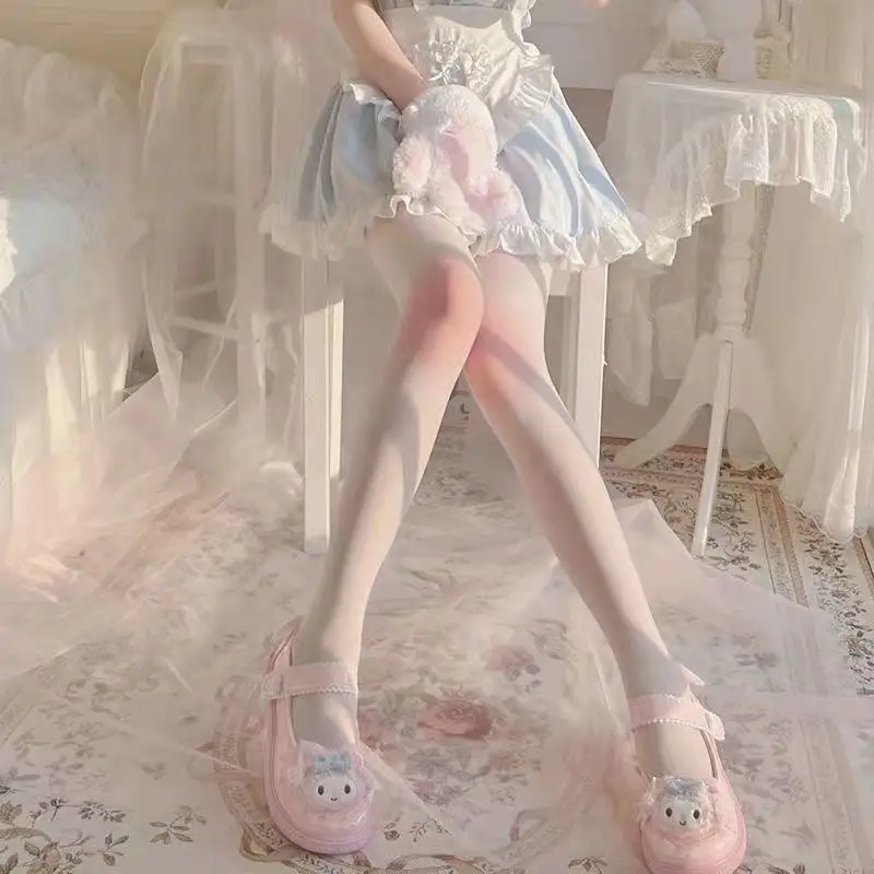 Knee blush stockings