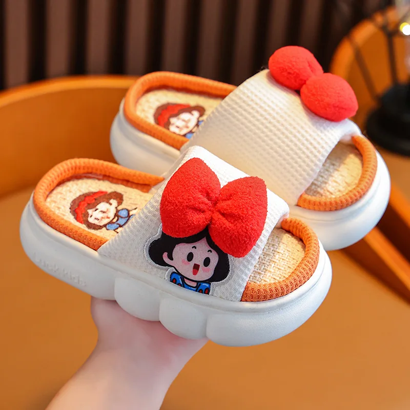 thumbnail image 1 of Zapatillas de lino para niños de primavera y otoño con diseño de animé Kawaii de Disney y Blancanieves, zapatos de suela suave para el hogar, sandalias y pantuflas, 1 of 5