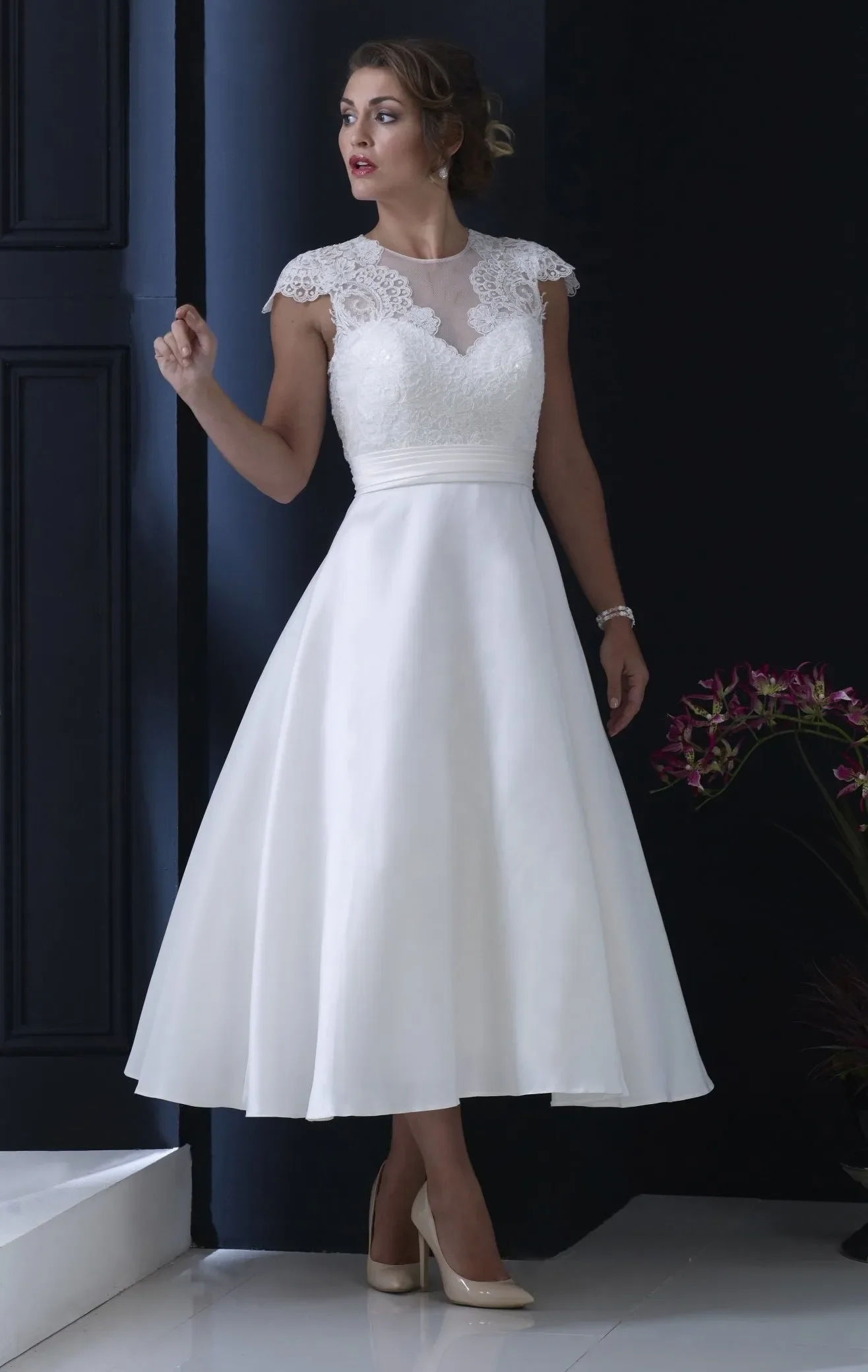 

Tea Length Short Wedding Dresses With Cap Sleeve Lace Applique Satin Skirt Jewel A Line 1950s 60s Vintage Informal Bridal Gowns