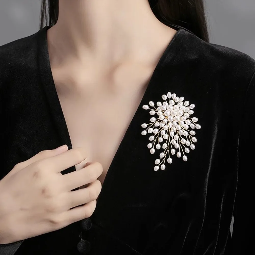 Creative Pearl Tassel Flower Brooch Women's Alloy Corsage Pin Clothes Backpack Scarf Accessories