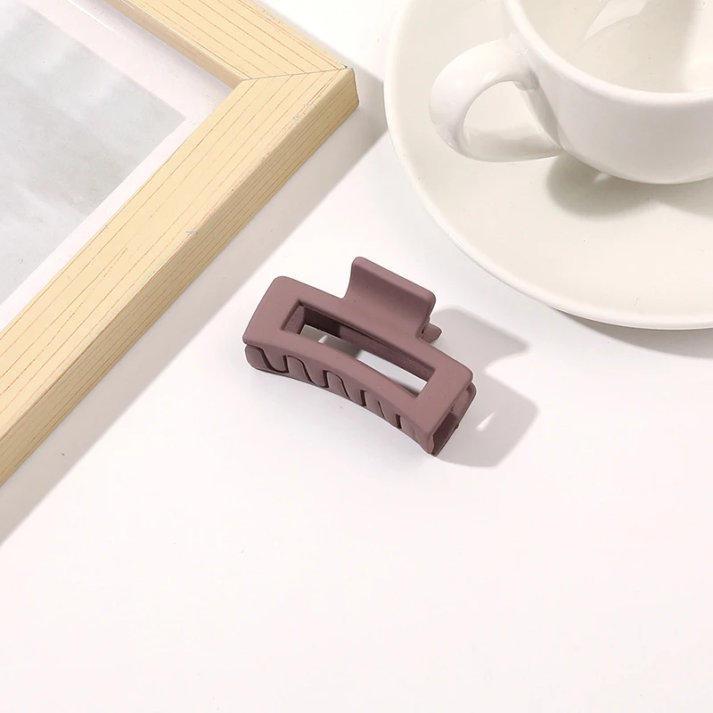 Рисунок 6 - Пластиковые заколки для волос в