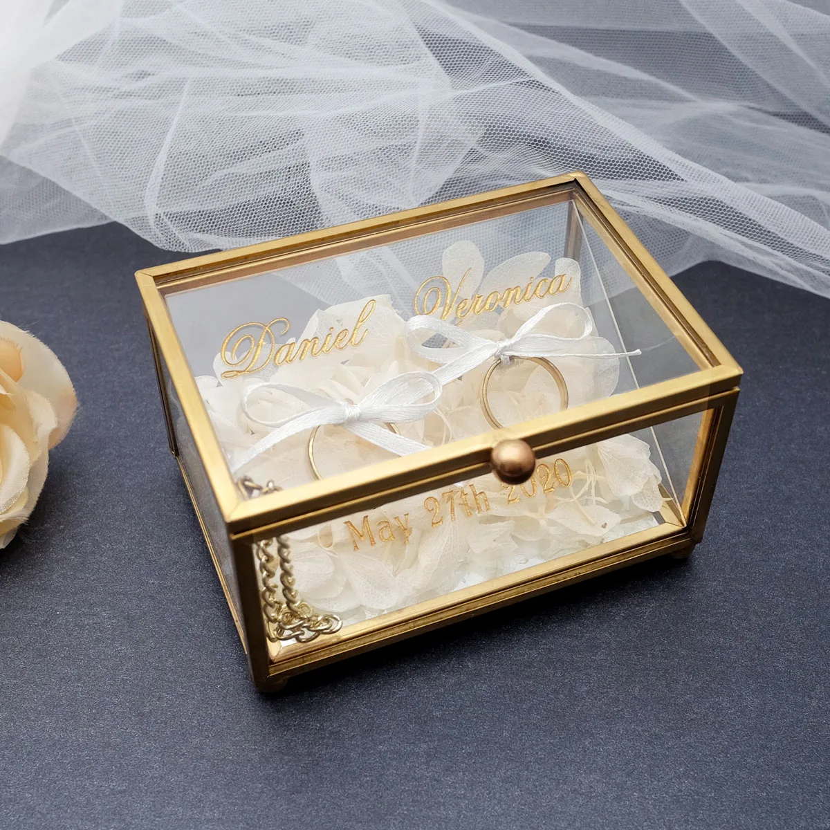 Personalized Wedding Ring Box Custom Glass Ring Holder Jewelry Organizer Box Customized Names and Date for Engagement Marriage custom eternal flower ring holder diy wedding ring box hexagonal glass ring box geometrical jewelry storage box engagement gift
