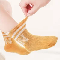 3 paires/lot chaussettes pour enfants pour garçons filles coton lettre enfants chaussettes Sport décontracté fille garçon enfant en bas âge bébé sol chaussette courte antidérapante 2